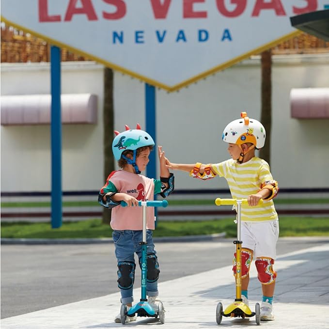 Micro Kickboard Mini Deluxe LED Three-Wheeled Lean-to-Steer Swiss-Designed Micro Scooter