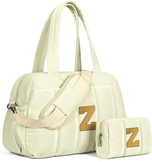 Trendy Gifts-Duffle Bag for Travel Women, Travel Bags，Initial Overnight Bag with Wet Pocket，Lightweight Weekender Bags Personalized Gym Tote with Makeup Pouch