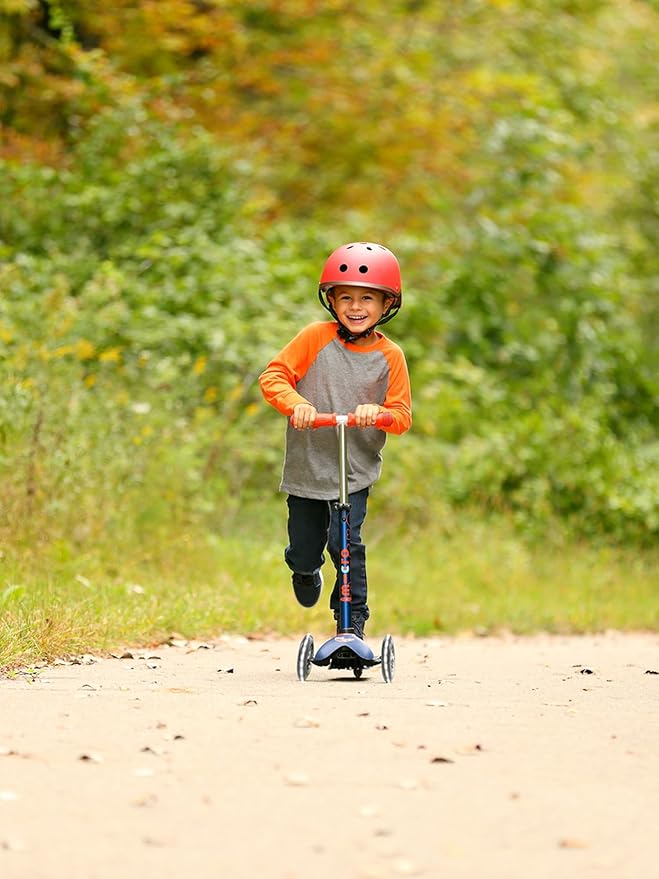 Micro Kickboard Mini Deluxe LED Three-Wheeled Lean-to-Steer Swiss-Designed Micro Scooter