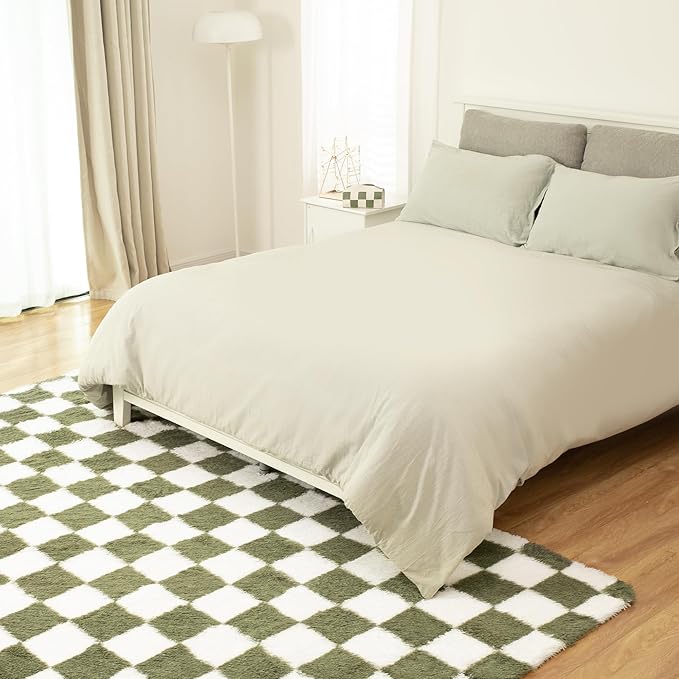 Super Soft Rug for Bedroom, 4x6 Ft Green and White Area Rug Classic Checkered Shaggy Anti-Skid High Pile Soft Fluffy Rug Fuzzy Carpet for Living Room Bedroom Kids Room Nursery, Dorm Home Decor