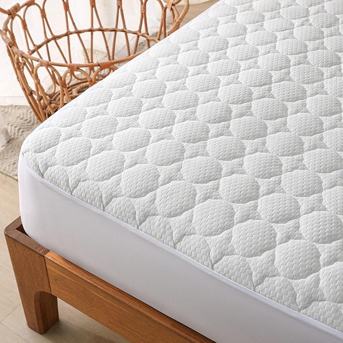 Queen Size Waterproof Mattress Protector Fitted Quilted Mattress Pad Cover with Deep Pocket Up to 18''